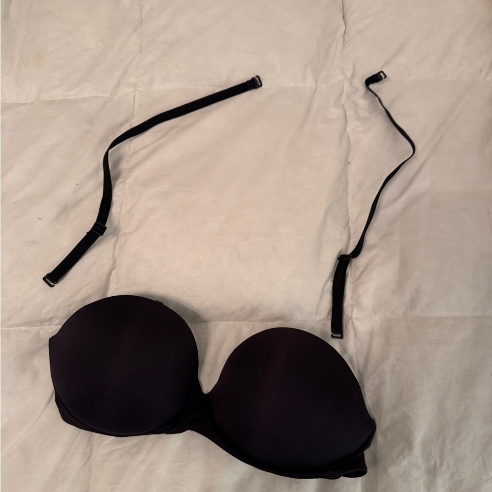 SKIMS Ultimate Strapless Push-Up Bra in Onyx - Picture 4 of 4